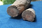 座る, ブルー, テーブル, 水 が含まれている画像
自動的に生成された説明