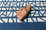 建物, 敷物, テーブル が含まれている画像
自動的に生成された説明