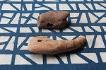 テーブル, 座る, 犬, 茶色 が含まれている画像
自動的に生成された説明